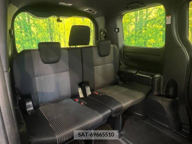 Toyota VOXY 2019-07 370285-10