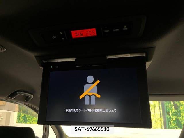 Toyota VOXY 2019-07 370285-5