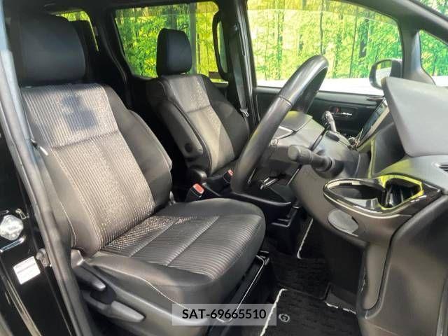 Toyota VOXY 2019-07 370285-8