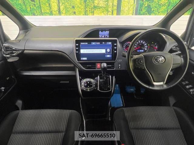 Toyota VOXY 2019-07 370285-1