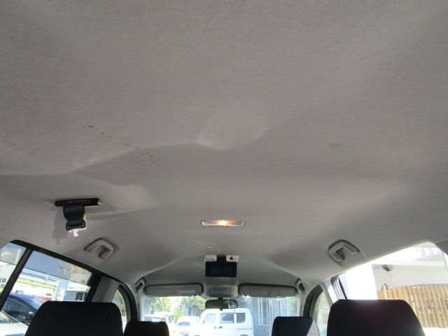 Toyota ISIS 2013-02 18584-19