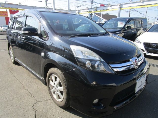 Toyota ISIS 2013-02 18584-3