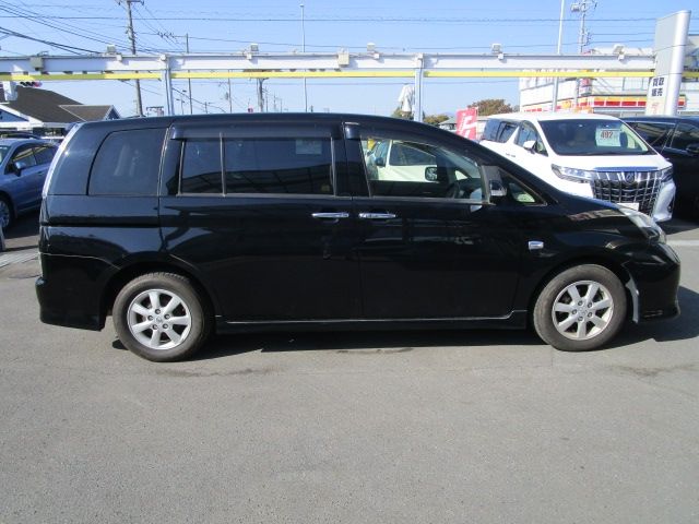 Toyota ISIS 2013-02 18584-4