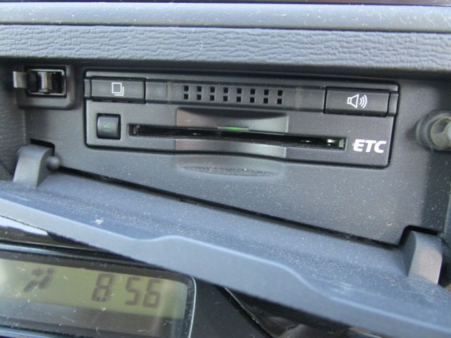 Toyota ISIS 2013-02 18584-21