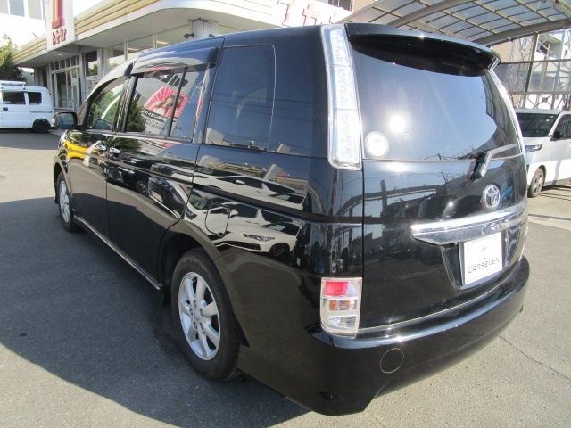 Toyota ISIS 2013-02 18584-7