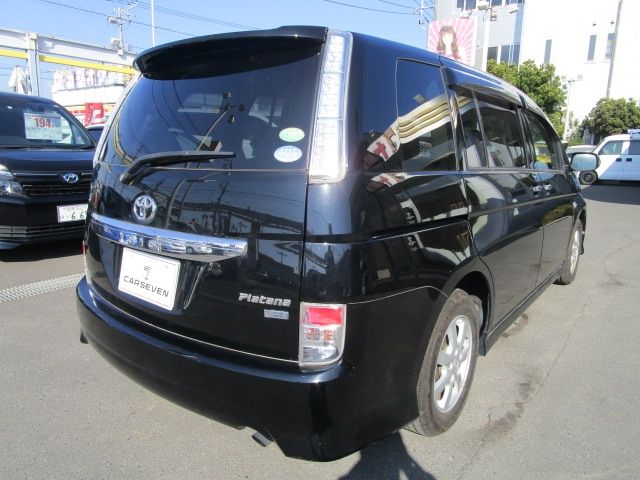 Toyota ISIS 2013-02 18584-5