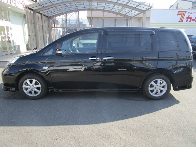 Toyota ISIS 2013-02 18584-8