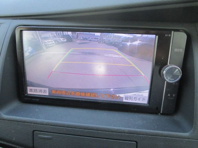 Toyota ISIS 2013-02 18584-24
