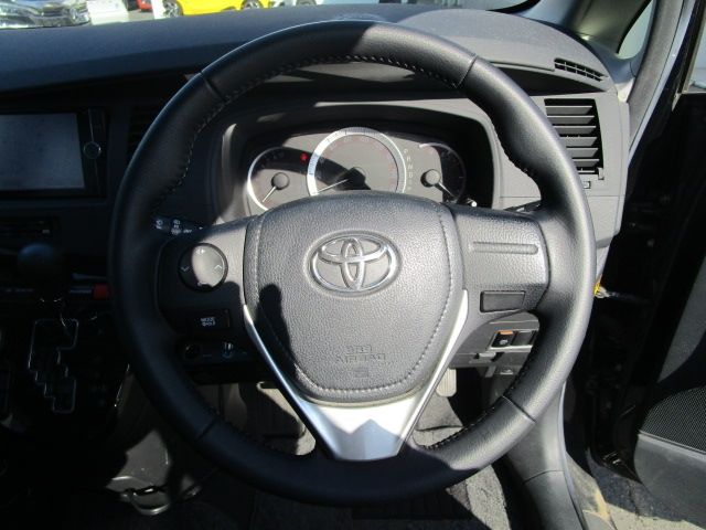 Toyota ISIS 2013-02 18584-10