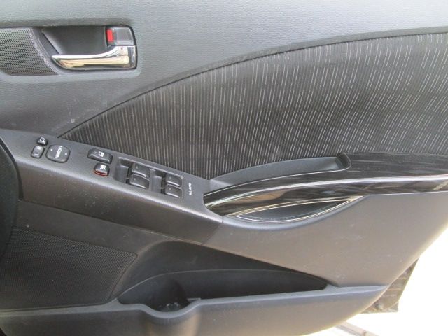 Toyota ISIS 2013-02 18584-27