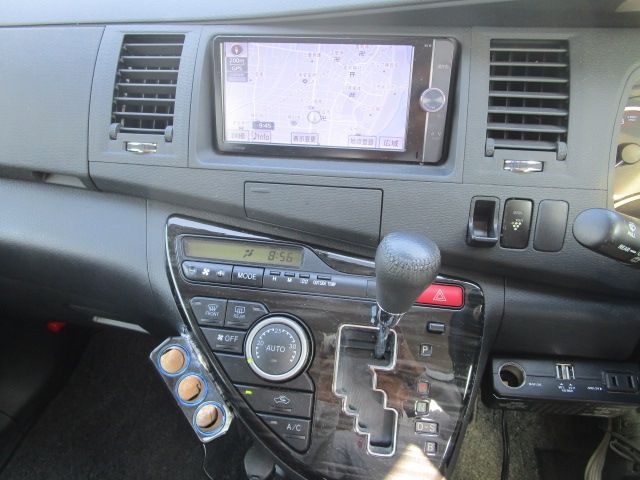 Toyota ISIS 2013-02 18584-11