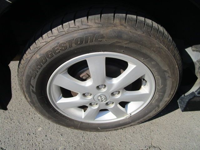 Toyota ISIS 2013-02 18584-29