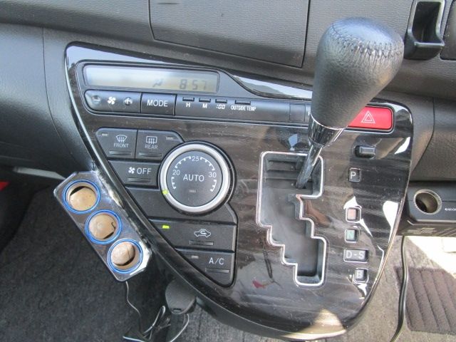 Toyota ISIS 2013-02 18584-13