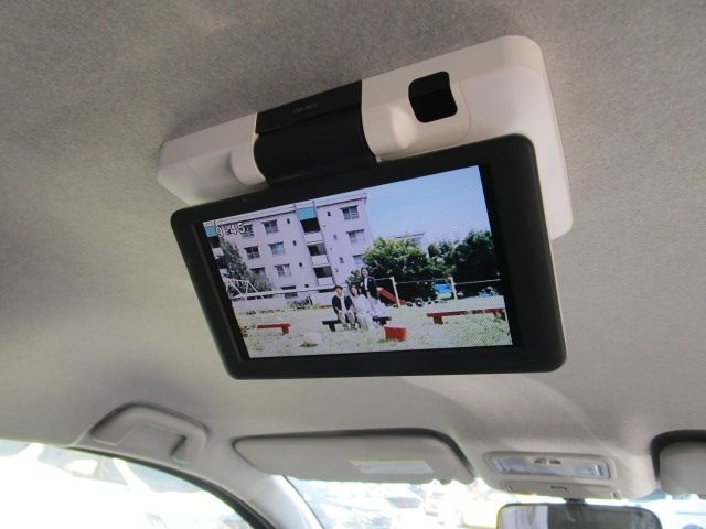 Toyota ISIS 2013-02 18584-14