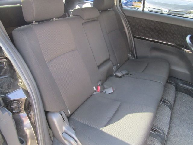 Toyota ISIS 2013-02 18584-16