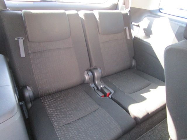 Toyota ISIS 2013-02 18584-17