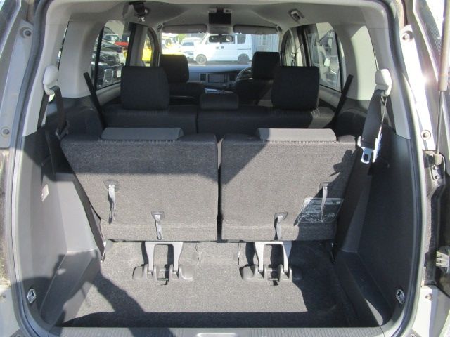 Toyota ISIS 2013-02 18584-18