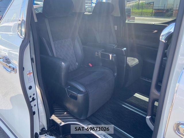 Toyota ALPHARD 2017-10 355568-11