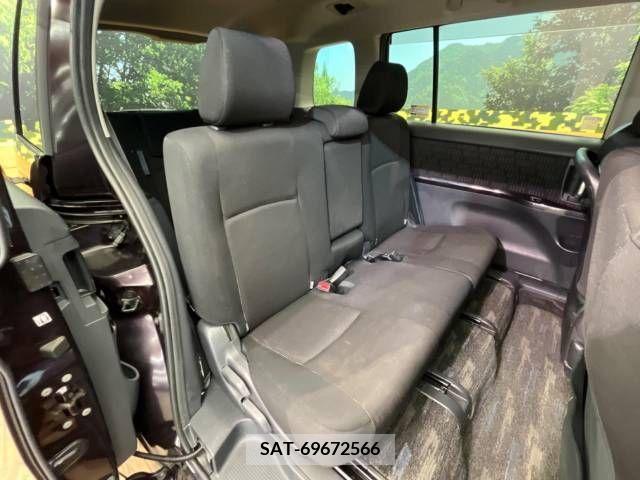 Toyota ISIS 2013-05 273140-10