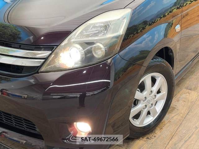 Toyota ISIS 2013-05 273140-13