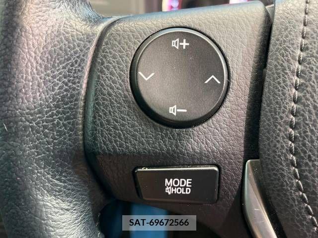 Toyota ISIS 2013-05 273140-6