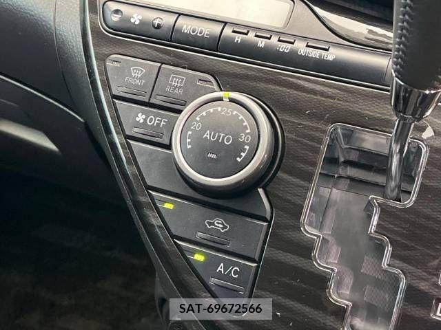Toyota ISIS 2013-05 273140-5