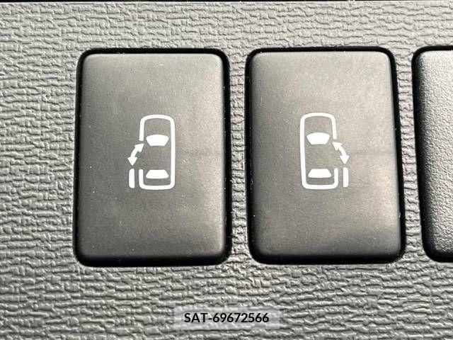 Toyota ISIS 2013-05 273140-4
