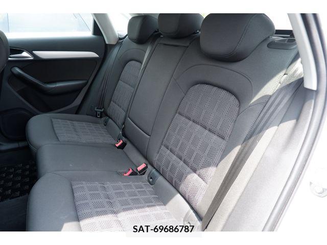 Audi Q3 2017-09 351698-9