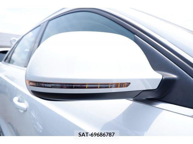 Audi Q3 2017-09 351698-24