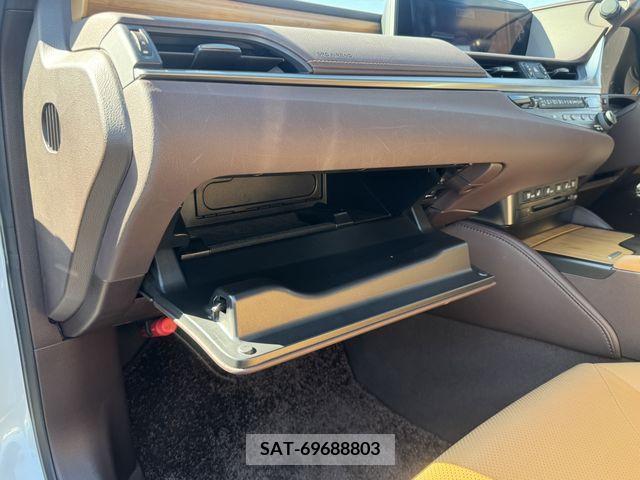 Lexus ES 2019-05 353939-20