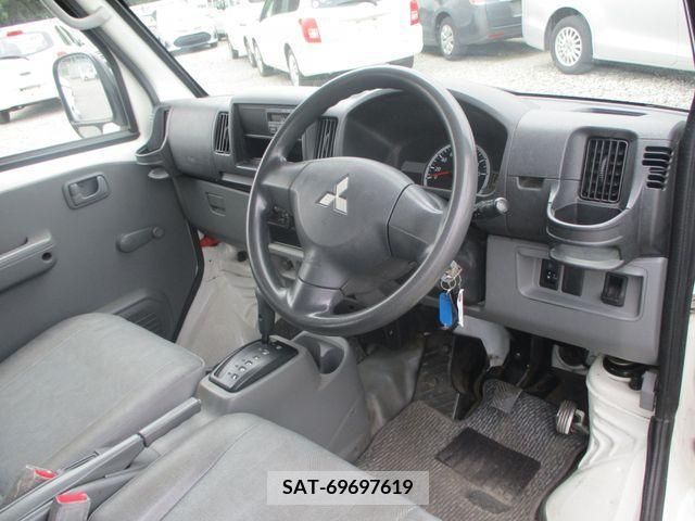 Mitsubishi MINICAB VAN 2010-04 379700-1