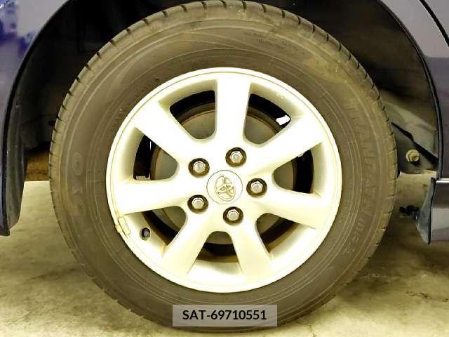 Toyota ISIS 2011-09 391469-7