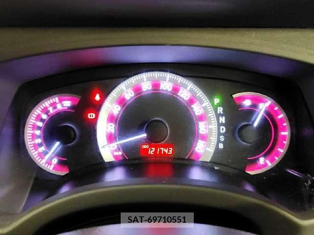 Toyota ISIS 2011-09 391469-6