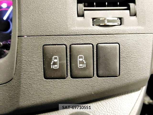 Toyota ISIS 2011-09 391469-4