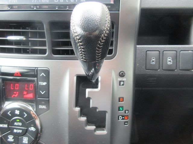 Toyota VOXY 2012-09 21666-16