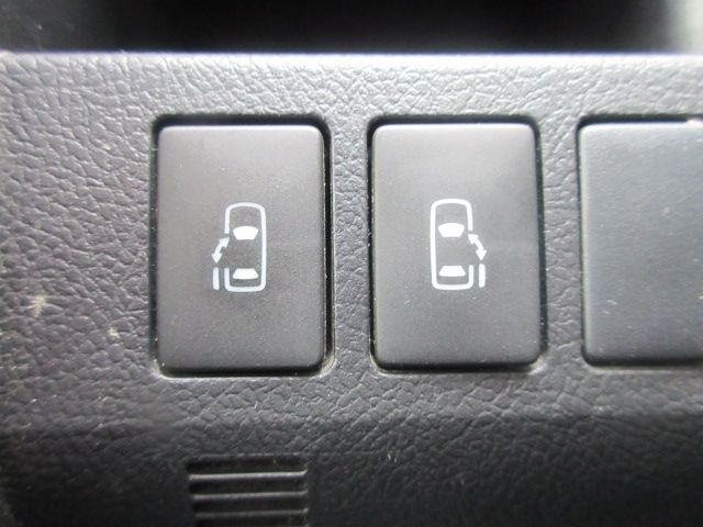 Toyota VOXY 2012-09 21666-17