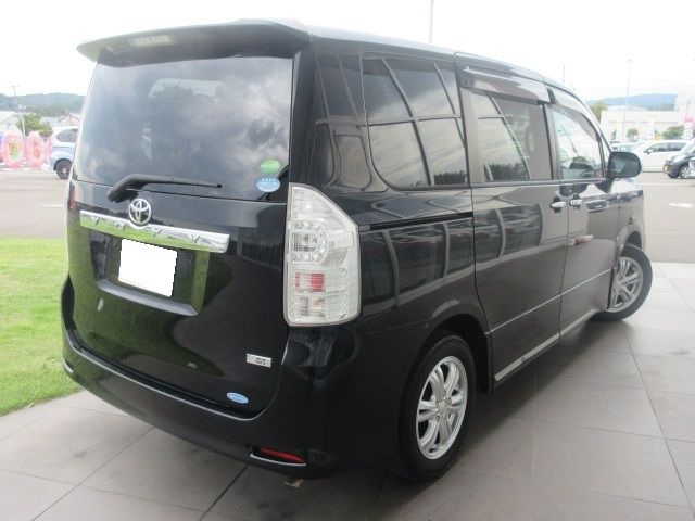 Toyota VOXY 2012-09 21666-1