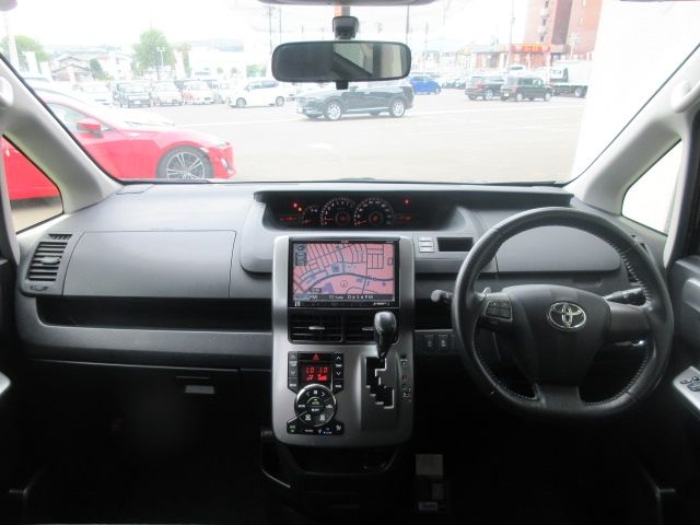 Toyota VOXY 2012-09 21666-7