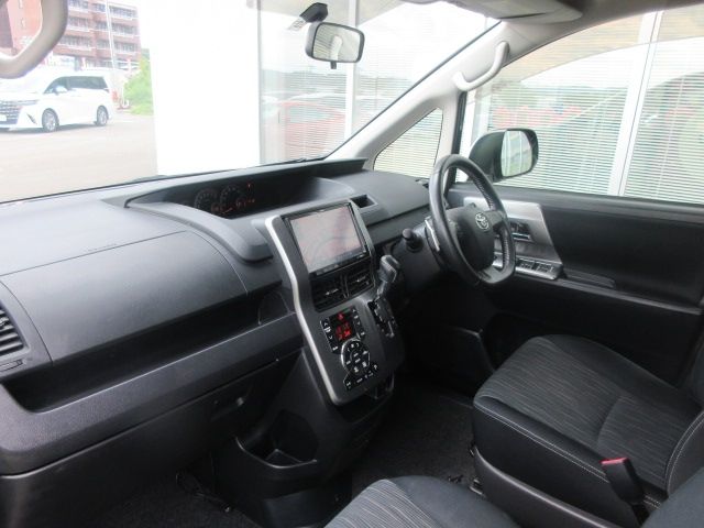 Toyota VOXY 2012-09 21666-4