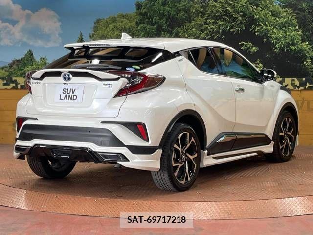 Toyota C-HR 2017-05 246634-17