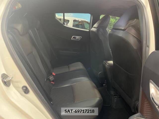 Toyota C-HR 2017-05 246634-9