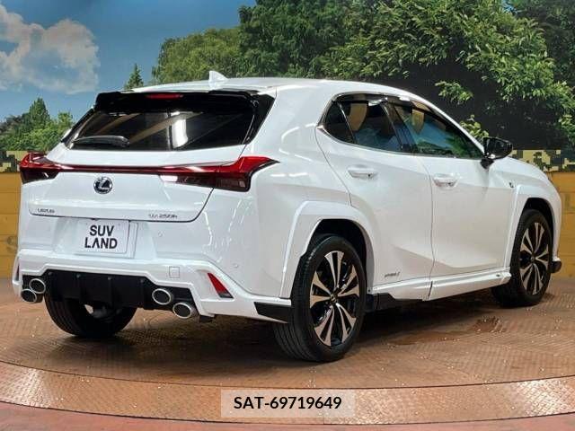 Lexus UX 2022-03 275949-17