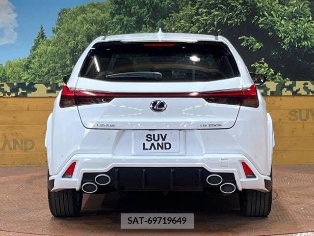 Lexus UX 2022-03 275949-15