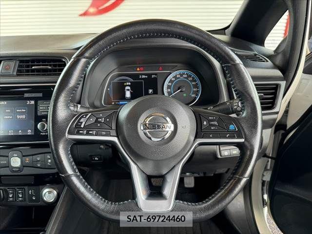 Nissan LEAF 2018-01 297895-6