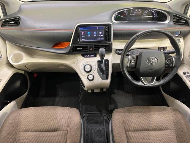 Toyota SIENTA 2015-09 182281-1