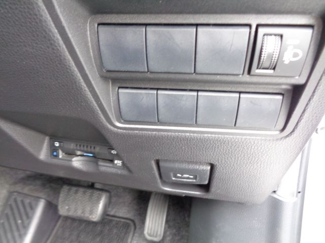 Toyota YARIS 2020-10 9949-3