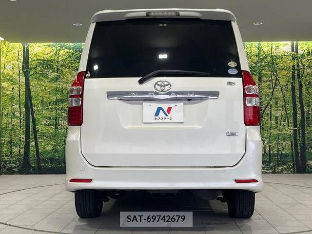Toyota NOAH 2011-10 385818-16