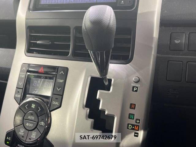 Toyota NOAH 2011-10 385818-7