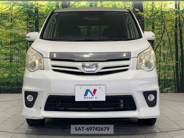 Toyota NOAH 2011-10 385818-15