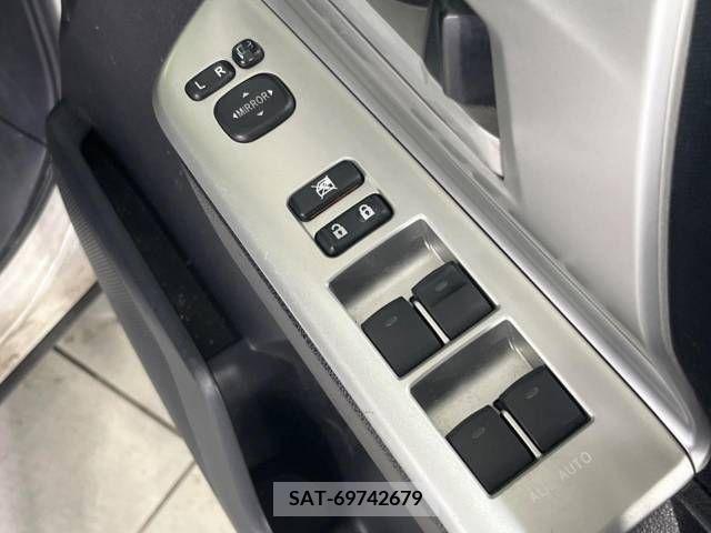 Toyota NOAH 2011-10 385818-6